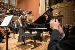 Česká filharmonie přivítá Mutterovou i Yuju Wang, uvede premiéru podle Sudka