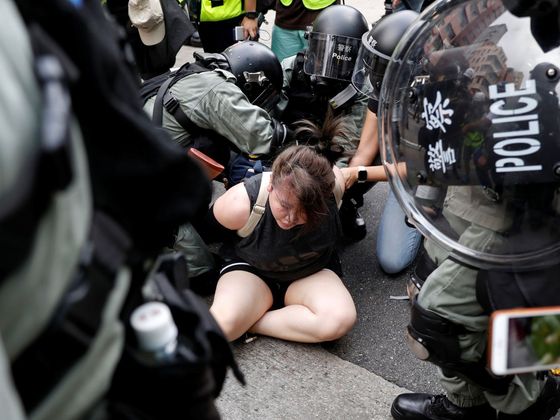 V Hongkongu se protestuje už devátý týden, dosud policie zadržela přes 600 lidí.
