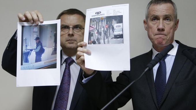 Fotografie podezřelého střelce, který ohrozil se zbraní několik institucí v Paříži.