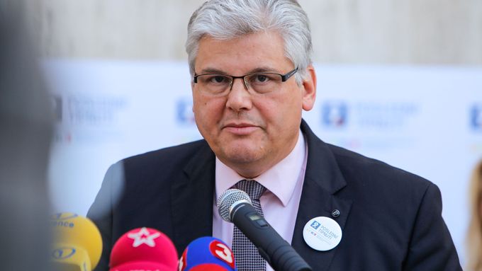 Bývalý ministr zdravotnictví a ředitel Nemocnice Motol Miloslav Ludvík.