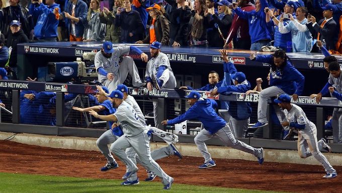 Radost baseballistů Kansas City po vítězství ve Světové sérii