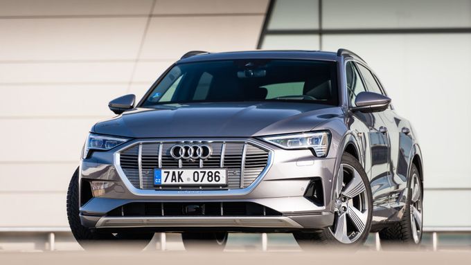 Test nejdůležitějšího Audi posledních let. SUV e-tron je začátkem elektrické ofenzivy