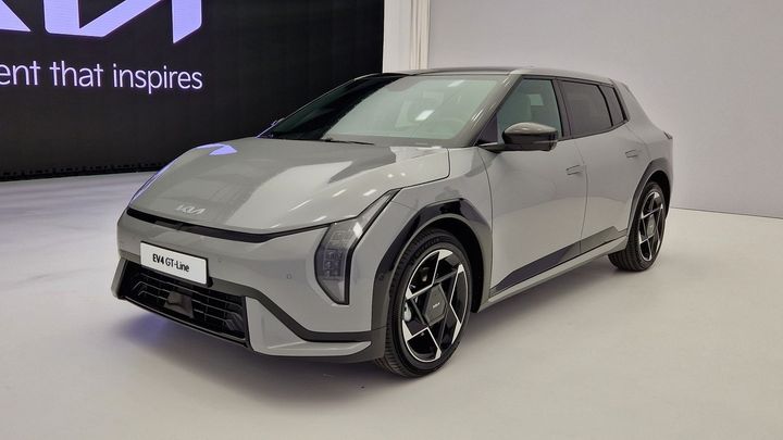 Prolezli jsme elektroauto pro české rodiny. Kia EV4 je větší než Octavia Combi; Zdroj foto: Jan Matoušek