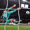 LM, Arsenal-Dinamo Záhřeb: Mesut Özil dává gól na 1:0