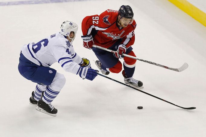 NHL: Toronto-Washington: Roman Polák (46) - Jevgenij Kuzněcov (92)