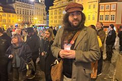 Proti Okamurovi. Proti SPD. Před Hrad přišli další demonstranti proti vládě