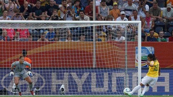 Drama žen v kopačkách. Jak krásná Hope poslala domů hvězdné Brazilky