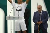 Cristiano Ronaldo si užívá slavnostní uvítání