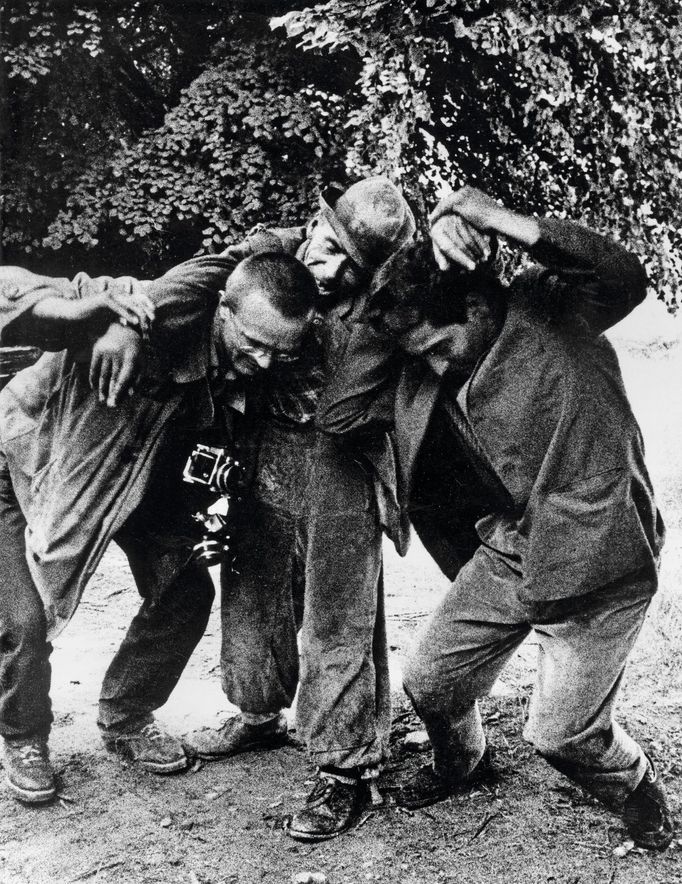 Josef Koudelka na pouti v Levoči, Slovensko, 1967. Autorem fotografie je Markéta Luskačová.