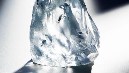 Je diamant lék? Vědci hledají cestu, jak ho nemít pro ozdobu