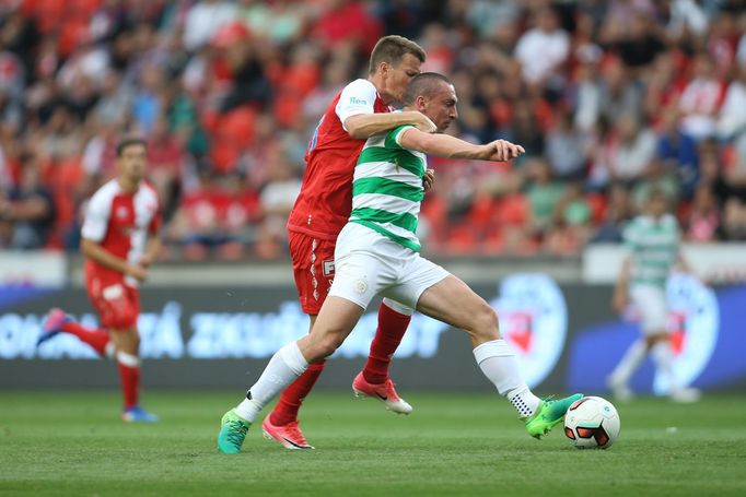 Slavia-Celtic Glasgow: Ruslan Rotaň - Scott Brown