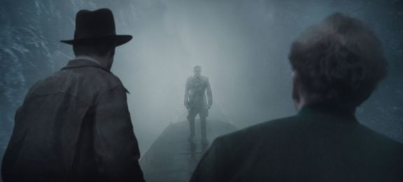 Harrison Ford jako Indiana Jones, Mads Mikkelsen coby Jürgen Voller a Toby Jones v roli Basila.
