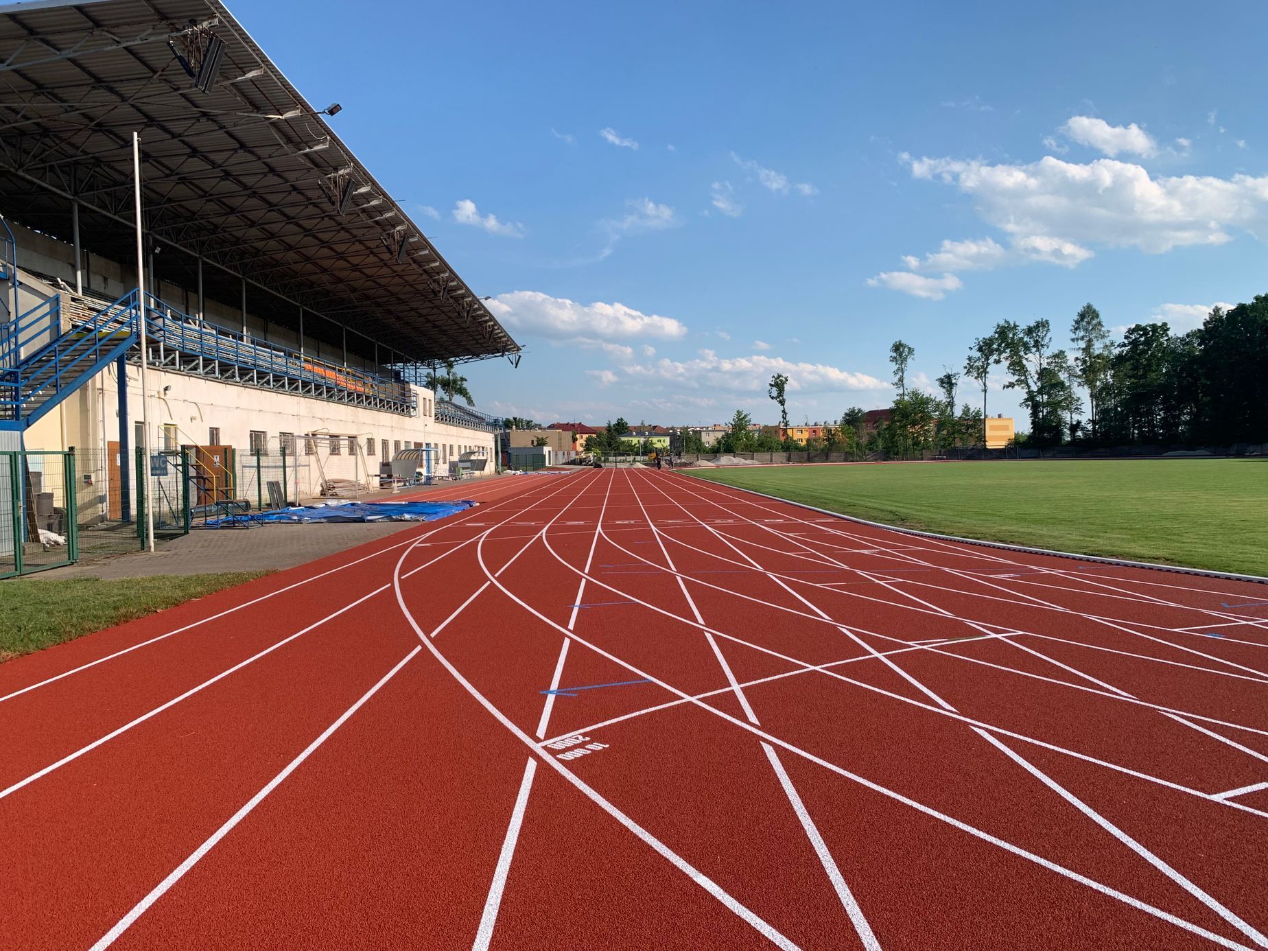 Atletický stadion v Hodoníně po rekonstrukci kvůli tornádu (2022)
