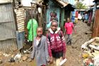 Foto: Tak se žije v největším slumu Afriky. Lidé bydlí v chatrčích, chodí bahnem a výkaly