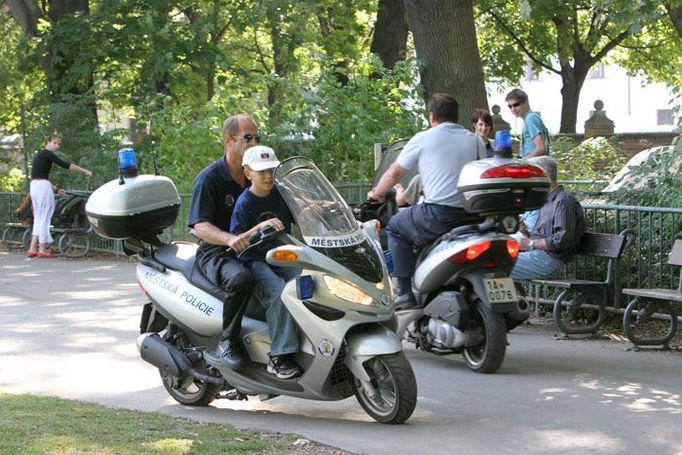 Až to tady dojezdíme, půjdem trestat nezdárné motoristy