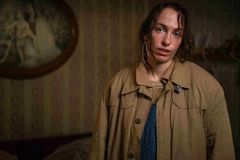 Mentálně postižená matka s dcerou utekly do lesů. Strach o tom natočil televizní film