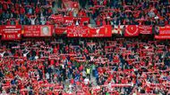 ... fanoušky Reds, kteří v první půli vytvořili Liverpoolu domácí atmosféru.