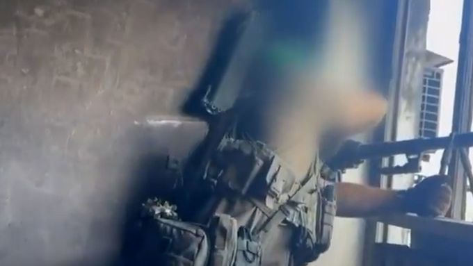 Ukrajinský odstřelovač zasáhl ze vzdálenosti čtyř kilometrů dva ruské vojáky