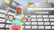 Protože ale Fulín jako hostující pilot nebral body do seriálu, pro tabulku ADAC TCR Germany je vítězkou Michelle Halderová. Je to první triumf ženy v tomto šampionátu. 18letá pilotka je navíc nováčkem, loni závodila ve formuli 4.