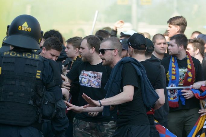 Pochod fanoušků Sparty před fotbalovým derby Slavia vs. Sparta