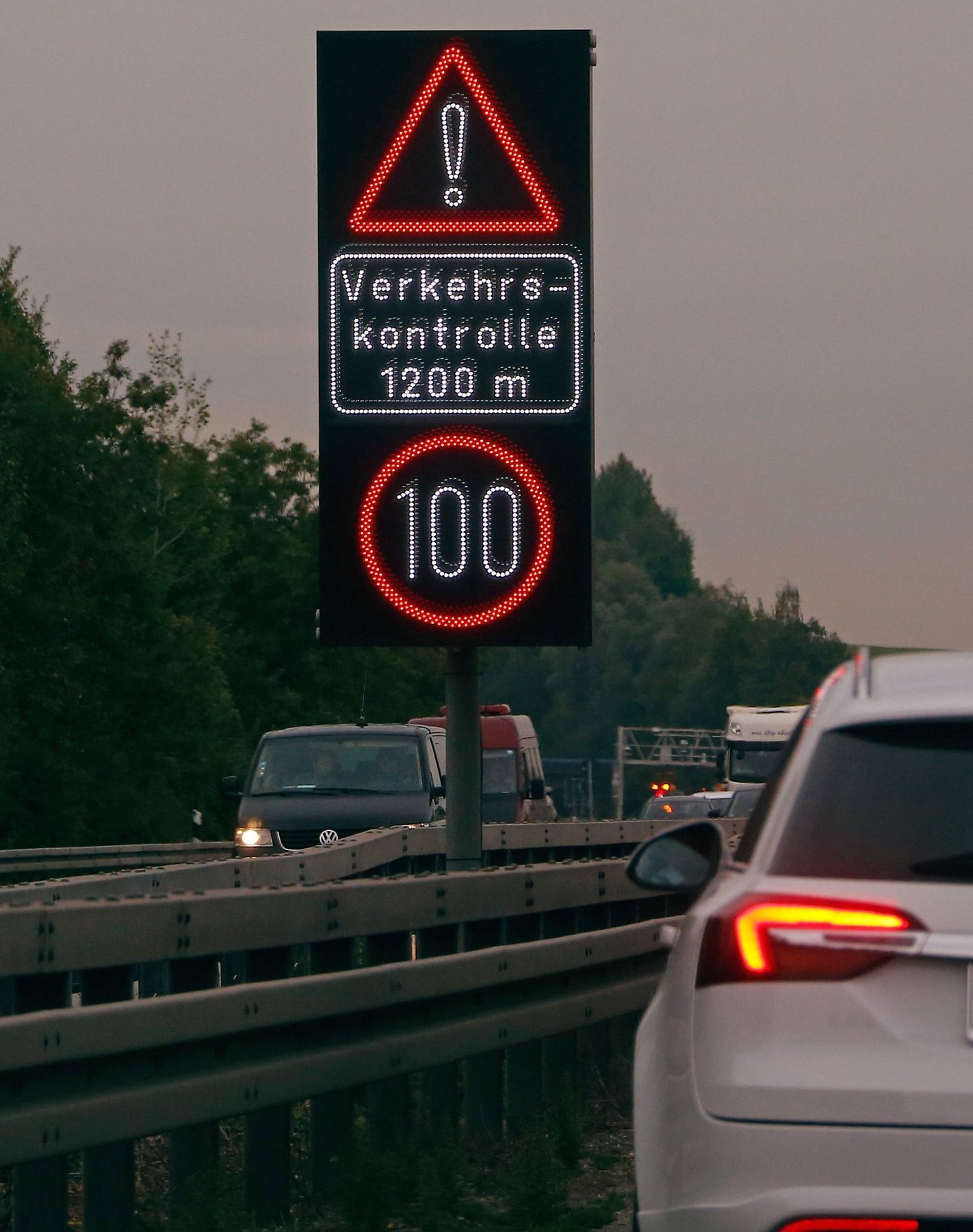 Upozornění na kontroly na dálnici A3 z Rakouska do Německa u odpočívadla Rottal Ost