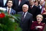 Mezi řečníky naopak nechyběl prezident Václav Klaus, americký velvyslanec Norman Eisen (vlevo) a bývalá ministryně zahraničí USA Madeleine Albrightová.