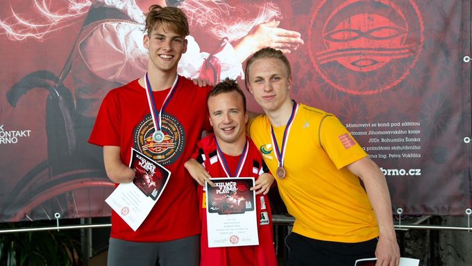 Nejlepší plavci 23. ročníku MČR v para plavání: zleva Jonáš Kešnar, Arnošt Petráček a Tadeáš Strašík.