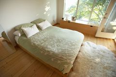 Aby se v ložnici dobře spalo: ticho a kvalitní matrace