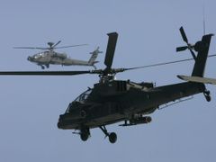 Helikoptéry Apache.