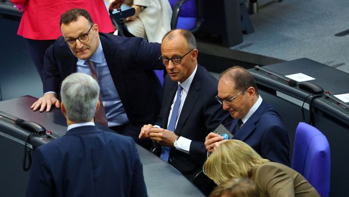 Německý parlament nezvolil Friedricha Merze kancléřem