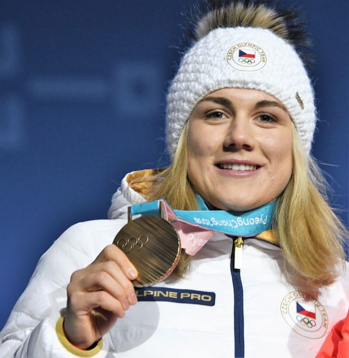 Karolína Erbanová s bronzovou medailí ze závodu na 500 m na ZOH 2018