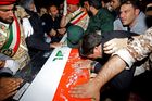 Sulejmáního tělo dorazilo do Íránu. USA vytipovaly 52 odvetných cílů, oznámil Trump