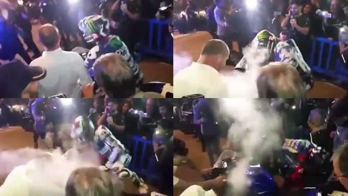 Podívejte se, jak se Jorge Lorenzo spálil o svůj motocykl při oslavách titulu šampiona MotoGP.