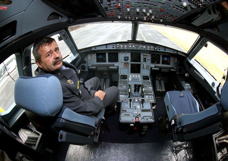 Pilotní kabina v airbusu