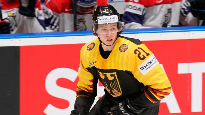 Německý obránce Moritz Seider je šestkou letošního draftu NHL. Ještě předtím si zahrál na dospělém MS.