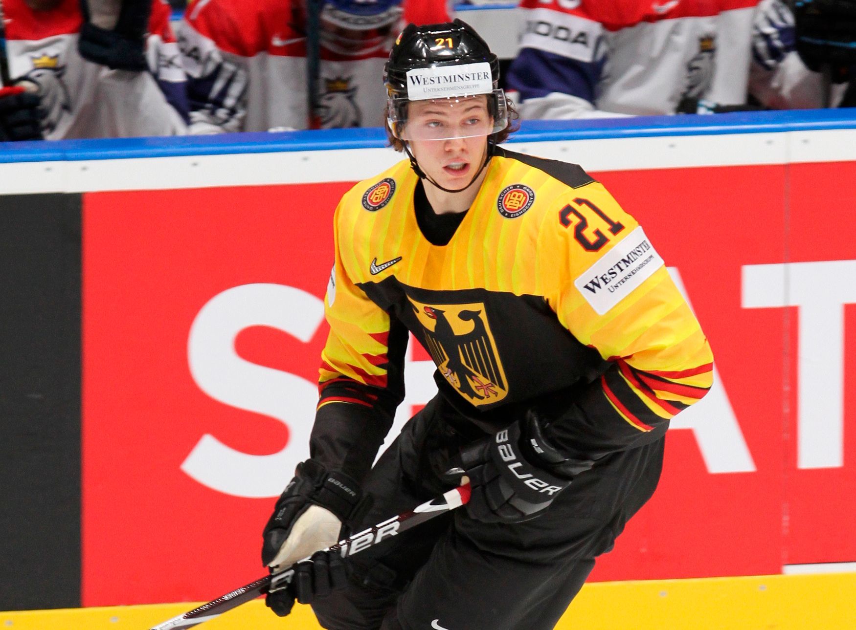 Německý hokejový obránce Moritz Seider na MS 2019 v Bratislavě