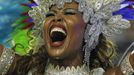 A reveller from the Inocentes de Belford Roxo samba school participates during the first night of the annual carnival parade in Rio de Janeiro's Sambadrome, February 10, 2013. REUTERS/Pilar Olivares (BRAZIL - Tags: SOCIETY) Published: Úno. 11, 2013, 12:43 dop.