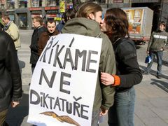 Odpor proti běloruskému režimu podpořila Praha i v březnu.