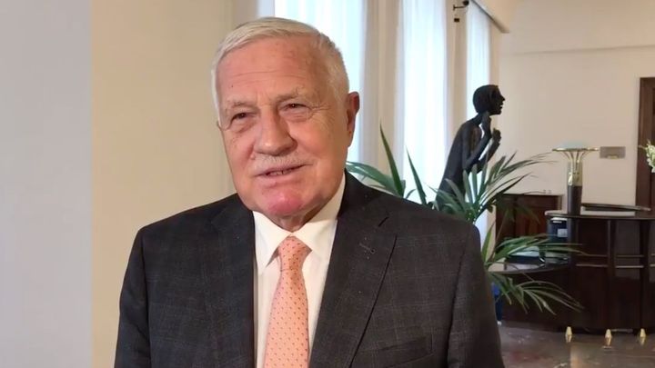 Není sporu o tom, že žijeme v politicky frustrující době, řekl Klaus na křtu knihy