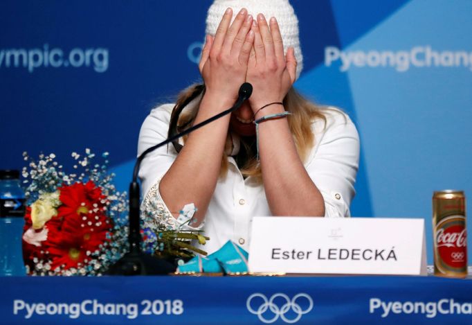 Ester Ledecká při tiskové konferenci v Pchjongčchangu během ZOH 2018