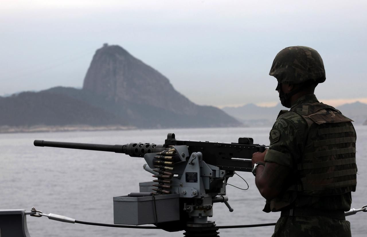 Fotogalerie: Jak vypadají militantní přípravy na fotbalový šampionát v Brazílii