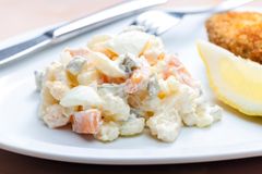 Nejlepší bramborový salát? Bez salámu a s domácí majonézou, radí čeští šéfkuchaři