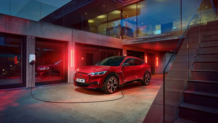 Konec spalovacích Fordů. Všechny evropské osobní modely budou od roku 2030 elektrické