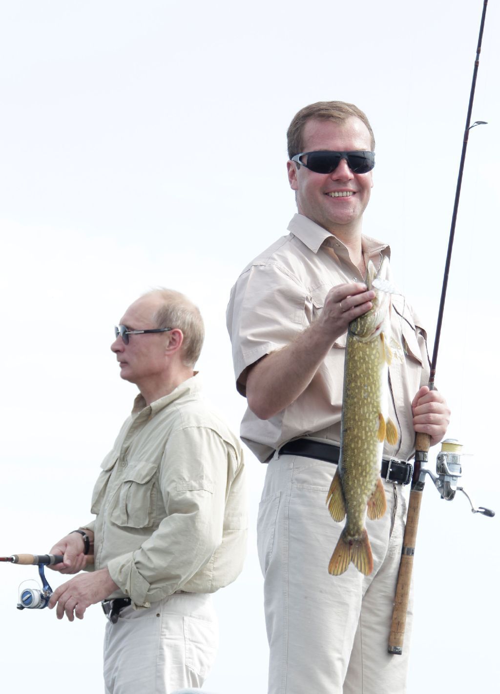 Putin a Medveděv na rybách