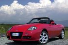 60 000 Kč: Fiat Barchetta - Kdo se bojí složitější techniky Alfy Romeo, může si pořídit jednodušší Barchettu z přelomu tisíciletí. Auto pohání atmosférický čtyřválec s objemem 1,8 litru. Roadster je snadno ovladatelný a zábavný. Ideál na klidné víkendové vyjížďky.