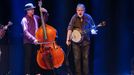 Kontrabasista Mark Schatz a banjista Béla Fleck.