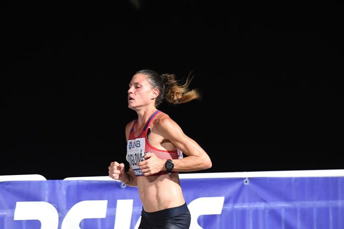 Marcela Joglová při maratonu na MS v atletice v Dauhá.