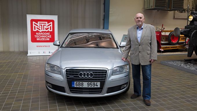 Předseda Ústavního soudu ČR Pavel Rychetský věnoval NTM své Audi.
