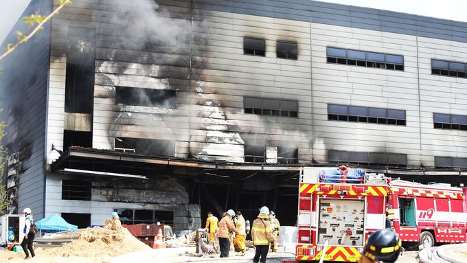 Požár na staveništi v jihokorejském městě Ičchon.