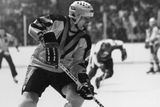 V roce 1981, kdy dosáhl potřebného věku 30 let, odešel hrát do zámořské NHL, kde až do roku 1983 hrál za tým Vancouver Canucks. Po dvou letech se vrátil do Evropy a do roku 1985 působil ve švýcarském týmu Zugu.